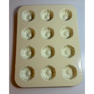 Nordic Ware Mini Bundt Cupcake Pan